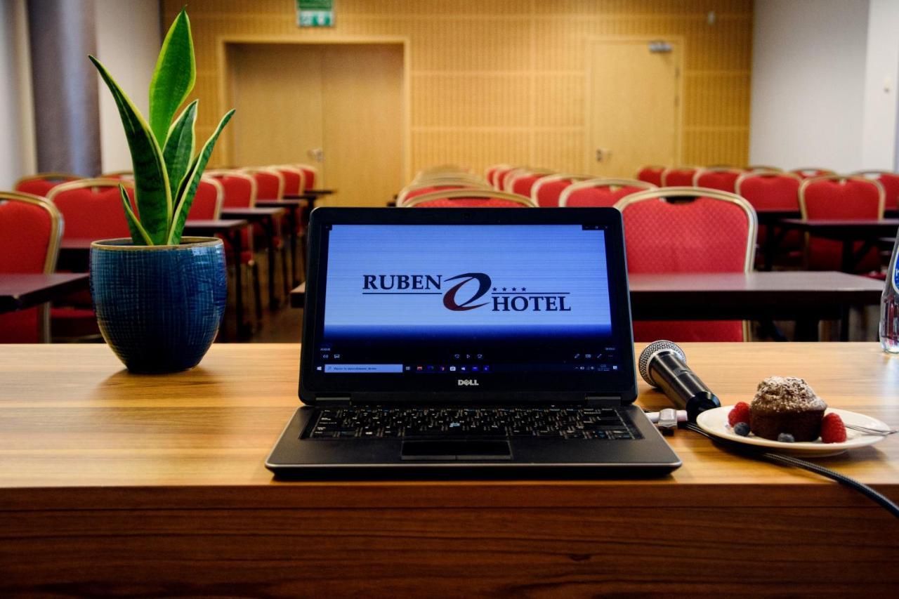 Ruben Hotel Zielona Gora ภายนอก รูปภาพ