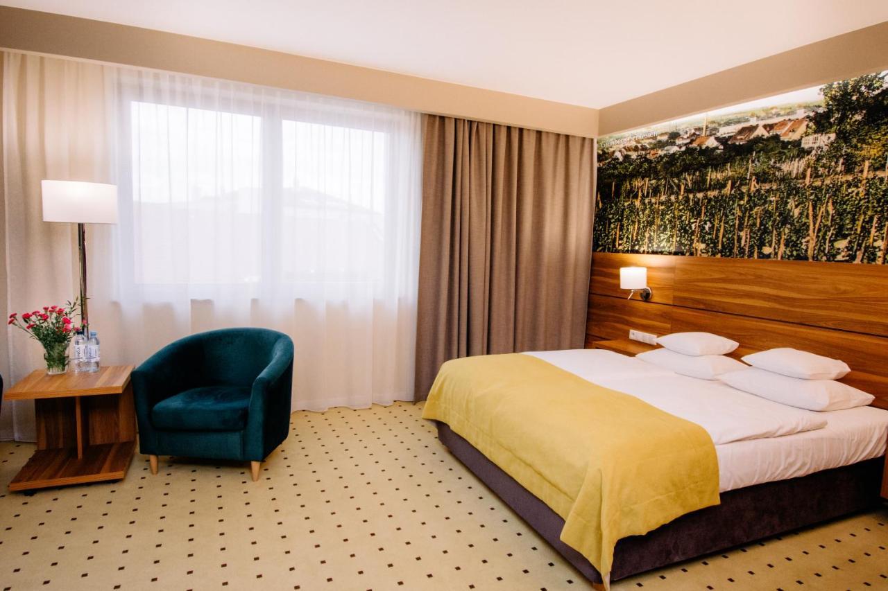 Ruben Hotel Zielona Gora ภายนอก รูปภาพ