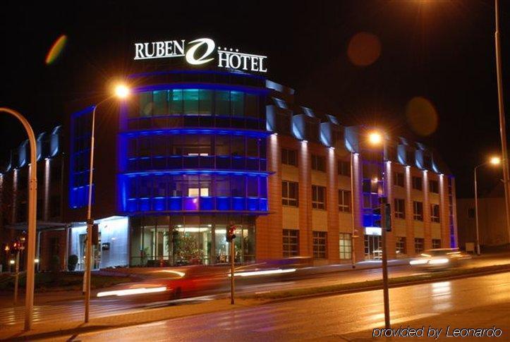 Ruben Hotel Zielona Gora ภายนอก รูปภาพ